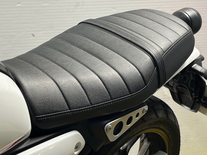 YAMAHA XSR 125 4