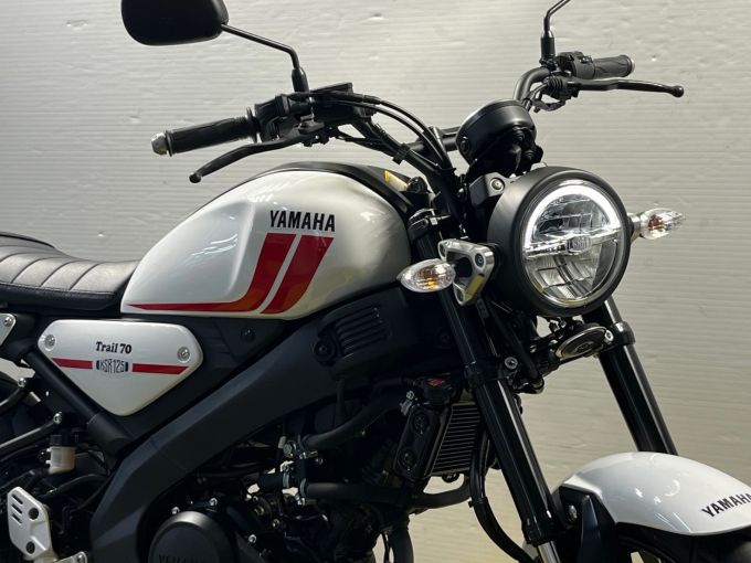 YAMAHA XSR 125 4