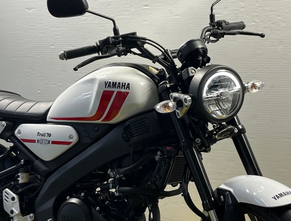 YAMAHA XSR 125 4