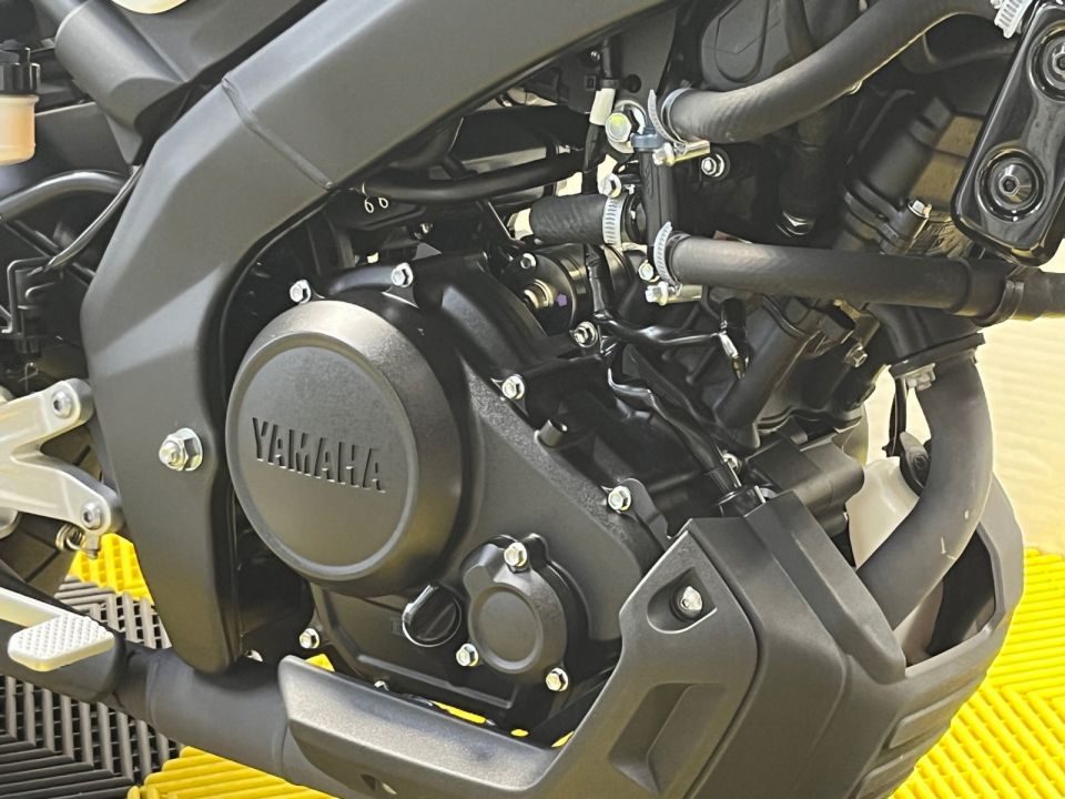 YAMAHA XSR 125 4
