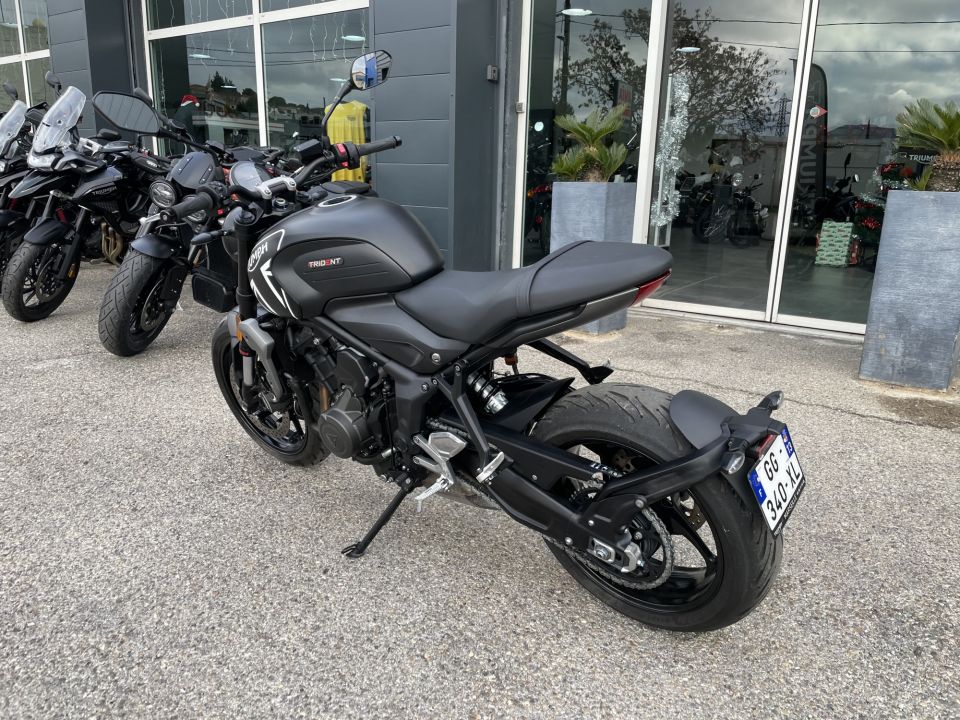 TRIUMPH TRIDENT 660 4