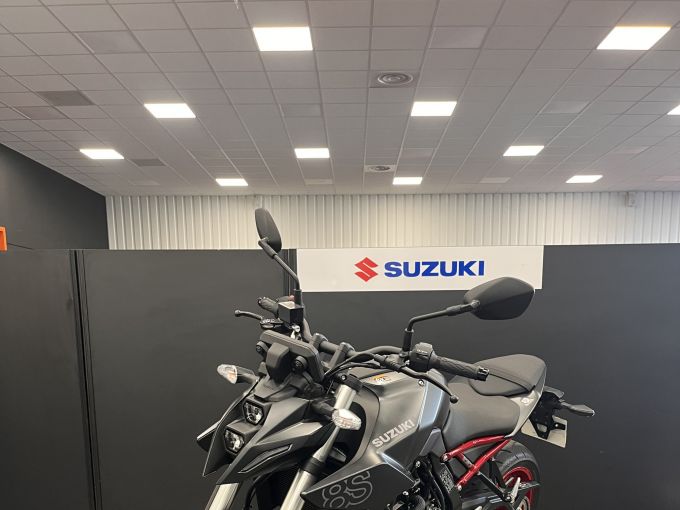 SUZUKI GSX-8S A2 4