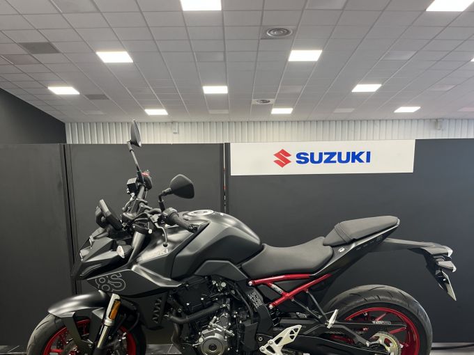 SUZUKI GSX-8S A2 4
