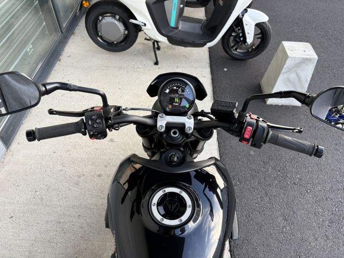 TRIUMPH TRIDENT 660 4