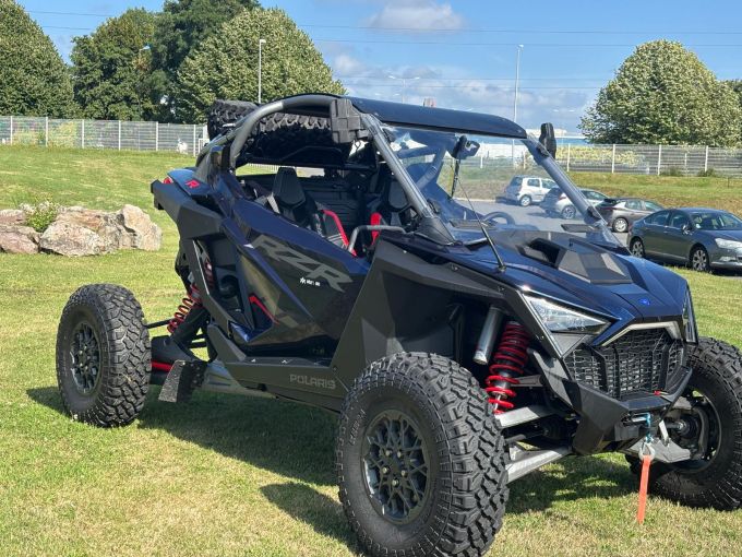 POLARIS RZR PRO R 4