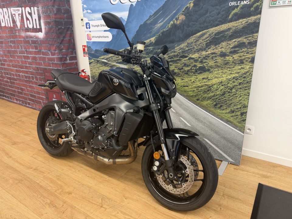 YAMAHA MT-09 4