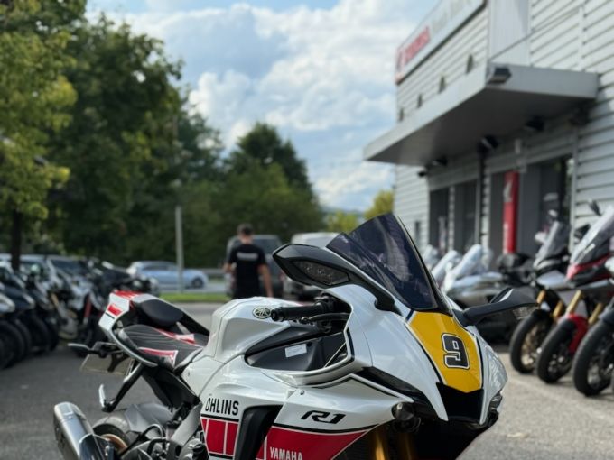 YAMAHA YZF 1000 R1 60TH 4