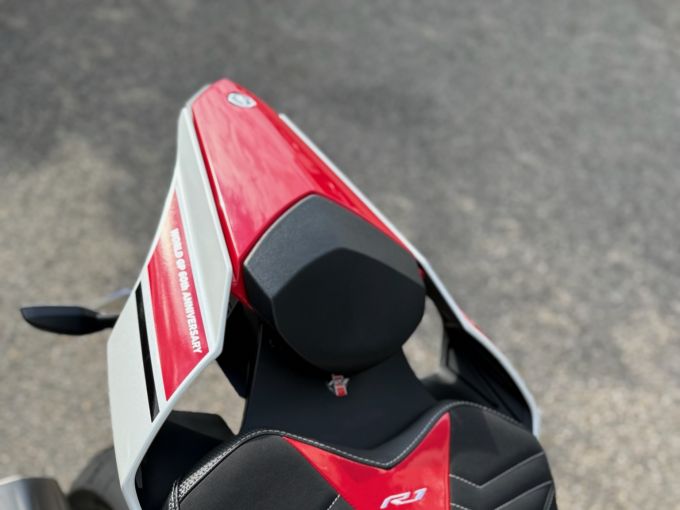 YAMAHA YZF 1000 R1 60TH 4