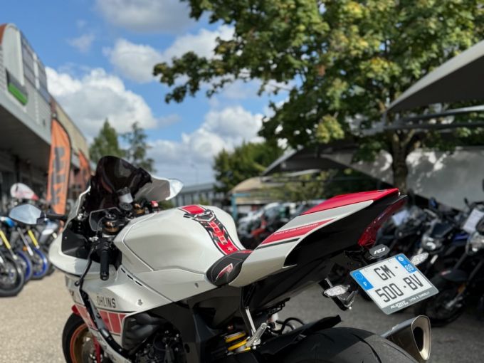 YAMAHA YZF 1000 R1 60TH 4