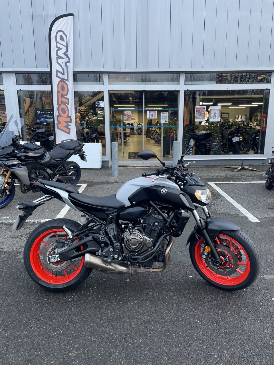 YAMAHA MT-07 4