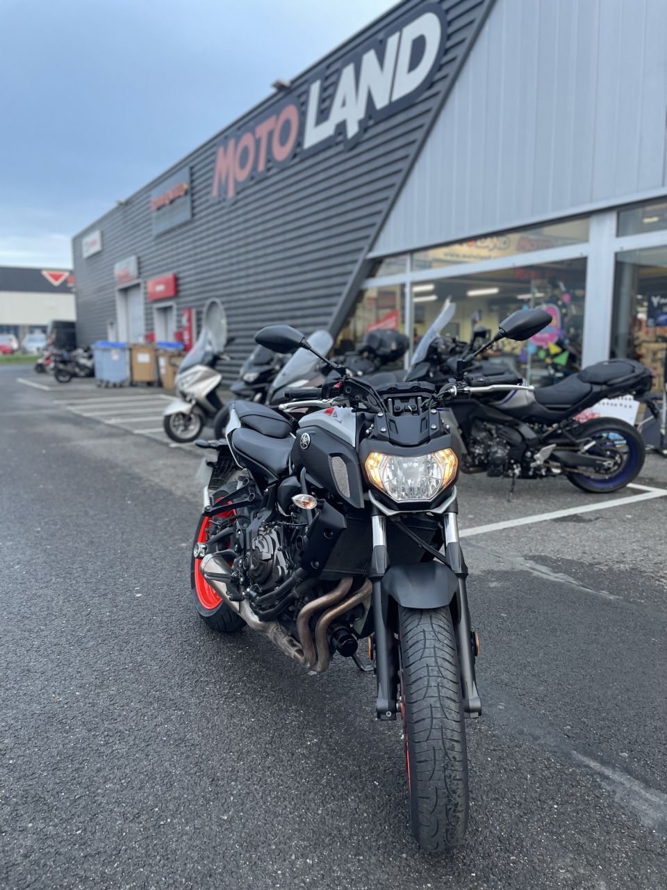 YAMAHA MT-07 4
