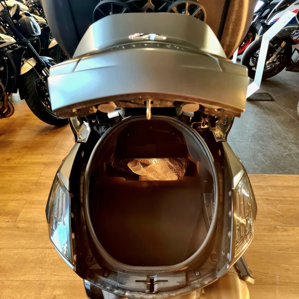 PEUGEOT METROPOLIS 400 GT 4