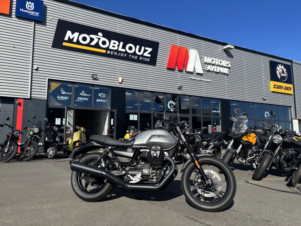 MOTO GUZZI V7 STONE 4
