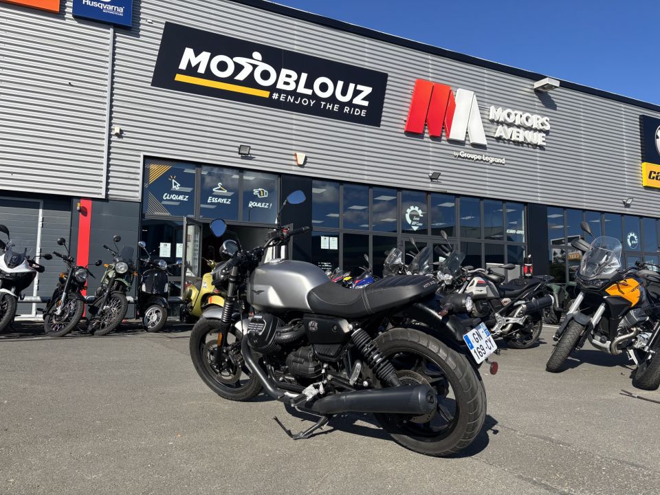 MOTO GUZZI V7 STONE 4