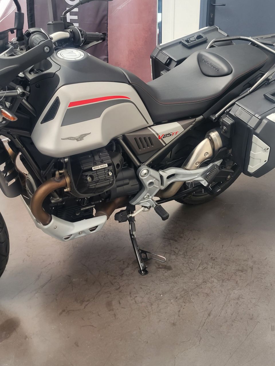 MOTO GUZZI V85 TT TRAVEL PACK 850 4