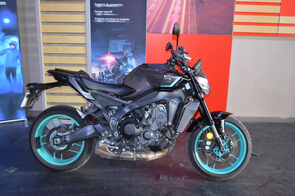 YAMAHA MT-09 4