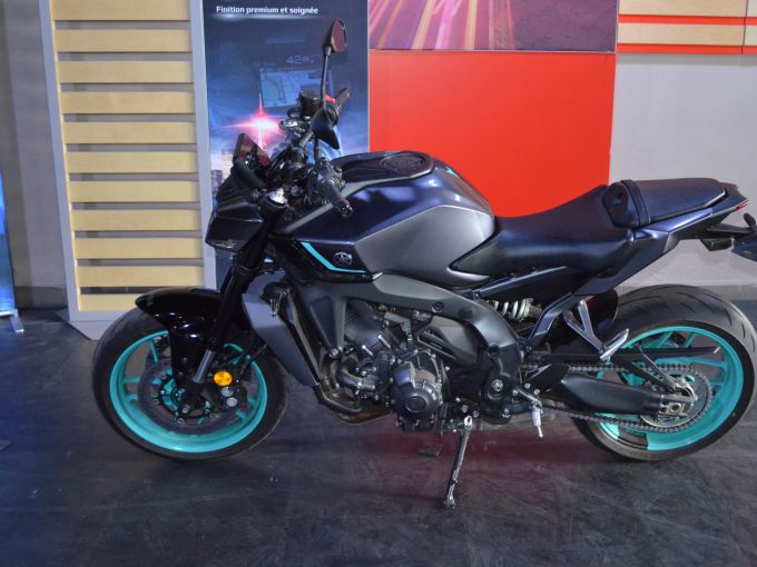 YAMAHA MT-09 4