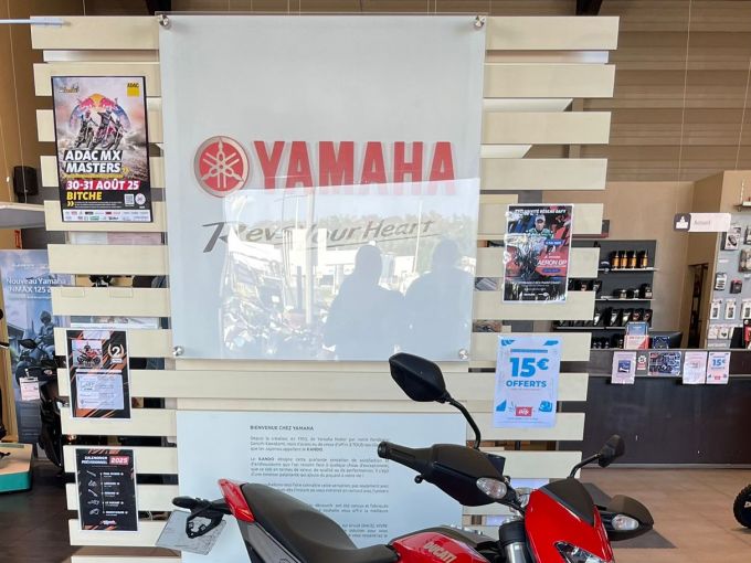 DUCATI HYPERMOTARD 4