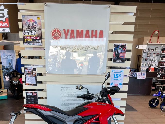 DUCATI HYPERMOTARD 4