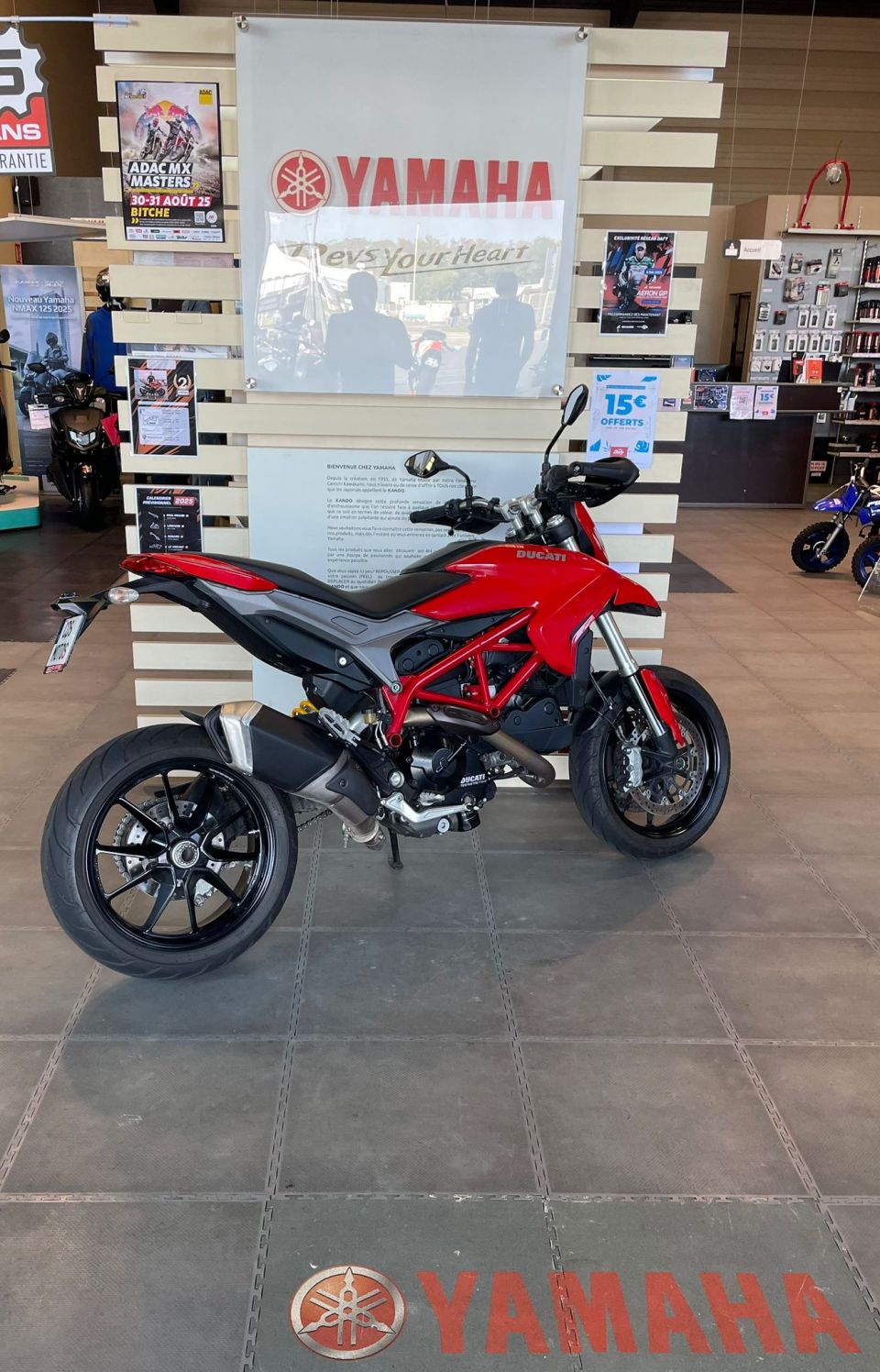 DUCATI HYPERMOTARD 4