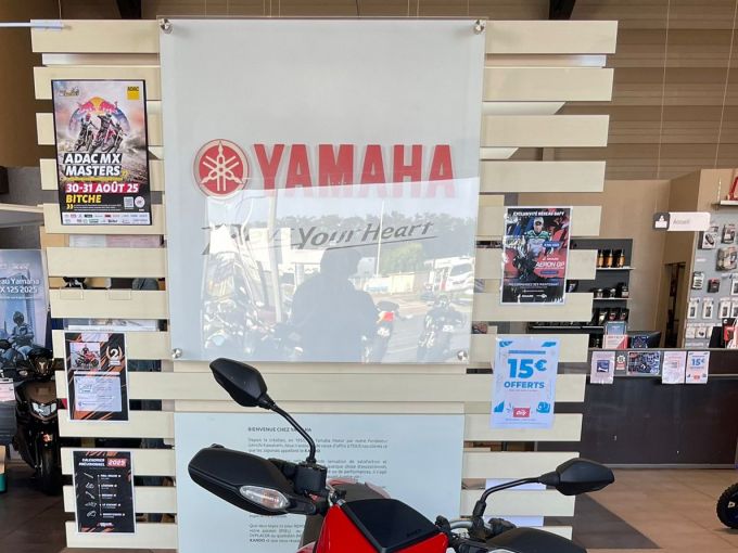 DUCATI HYPERMOTARD 4