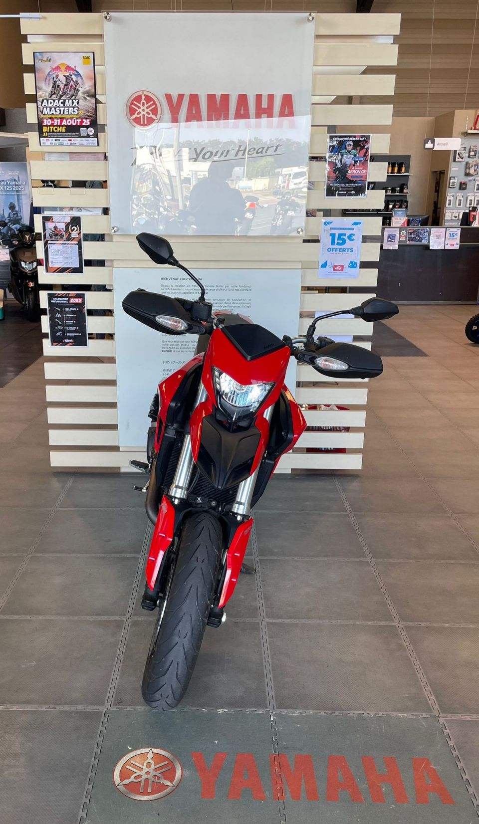 DUCATI HYPERMOTARD 4