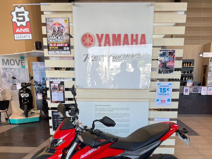 DUCATI HYPERMOTARD 4
