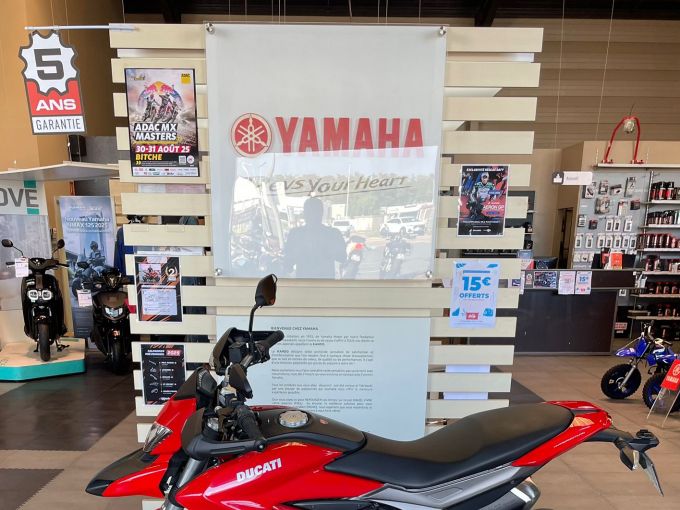 DUCATI HYPERMOTARD 4