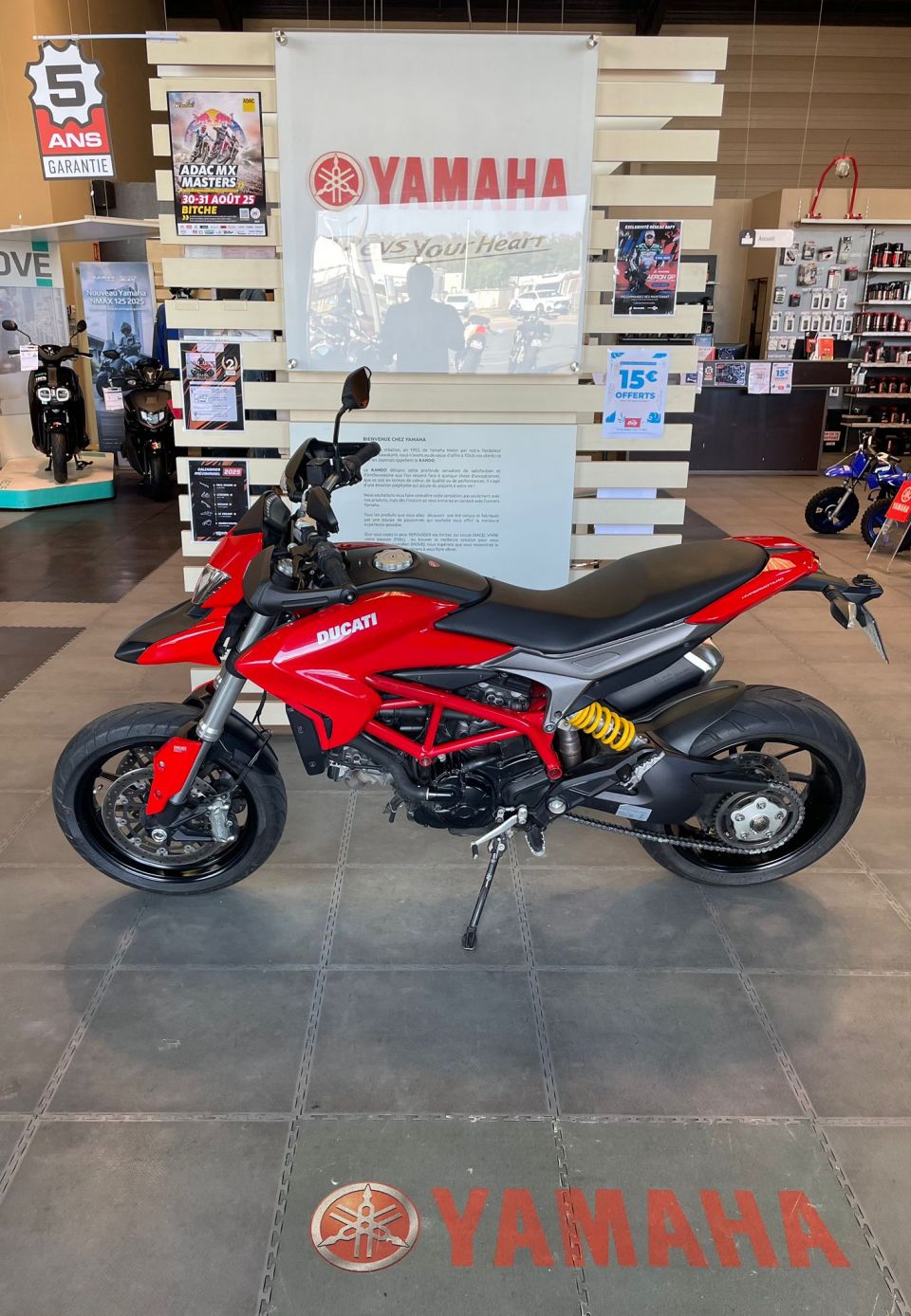 DUCATI HYPERMOTARD 4