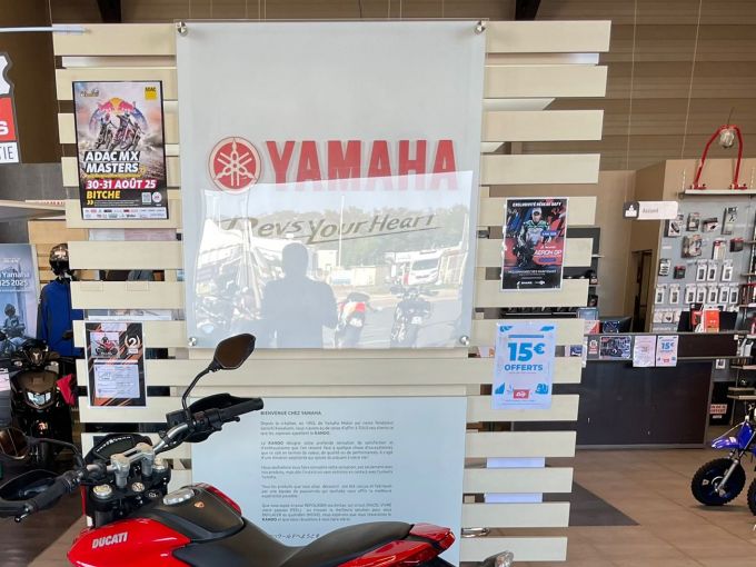 DUCATI HYPERMOTARD 4