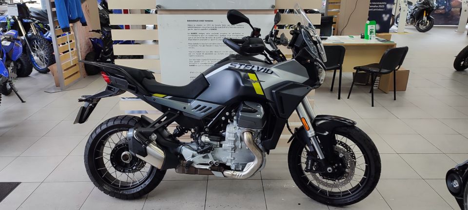 MOTO GUZZI STELVIO 4