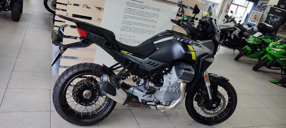 MOTO GUZZI STELVIO 4