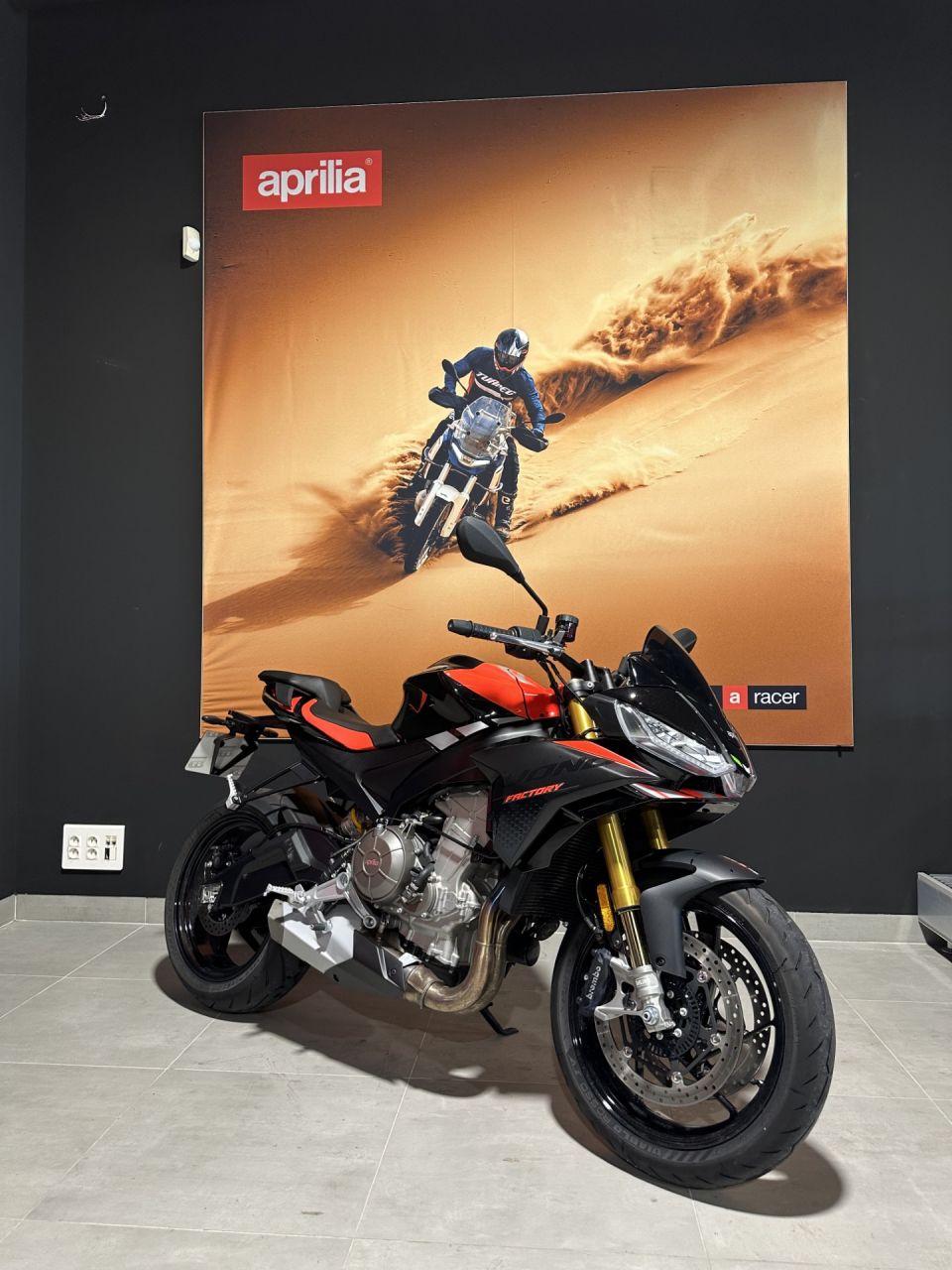 APRILIA TUONO 660 FACTORY 4