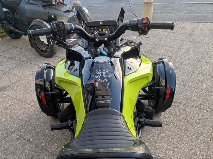 CAN-AM SPYDER F3-S 4