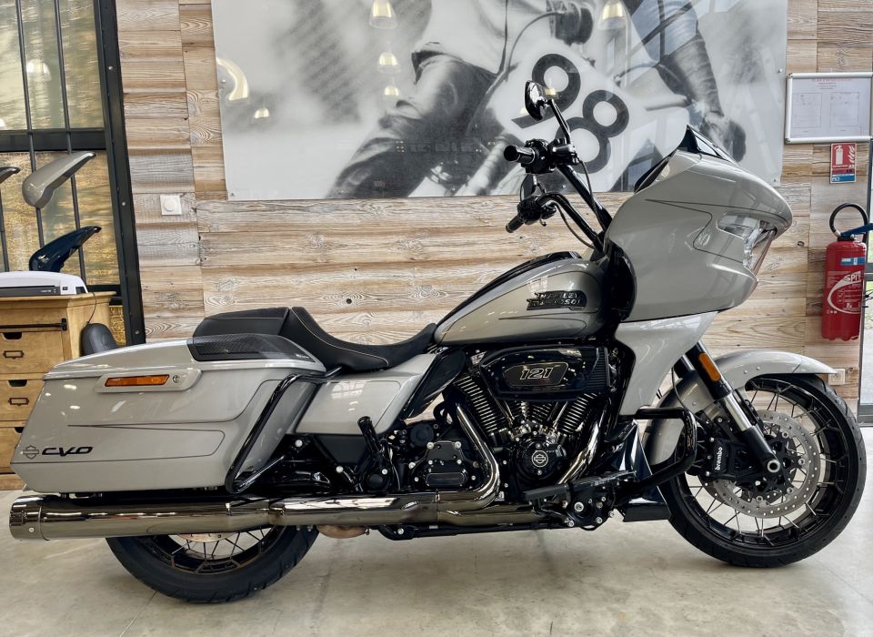 HARLEY-DAVIDSON TOURING ROAD GLIDE 1977 CVO 4