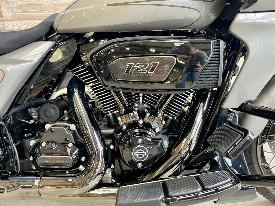 HARLEY-DAVIDSON TOURING ROAD GLIDE 1977 CVO 4