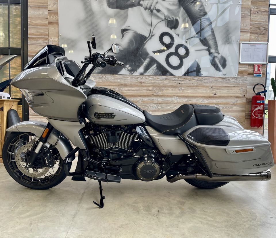 HARLEY-DAVIDSON TOURING ROAD GLIDE 1977 CVO 4