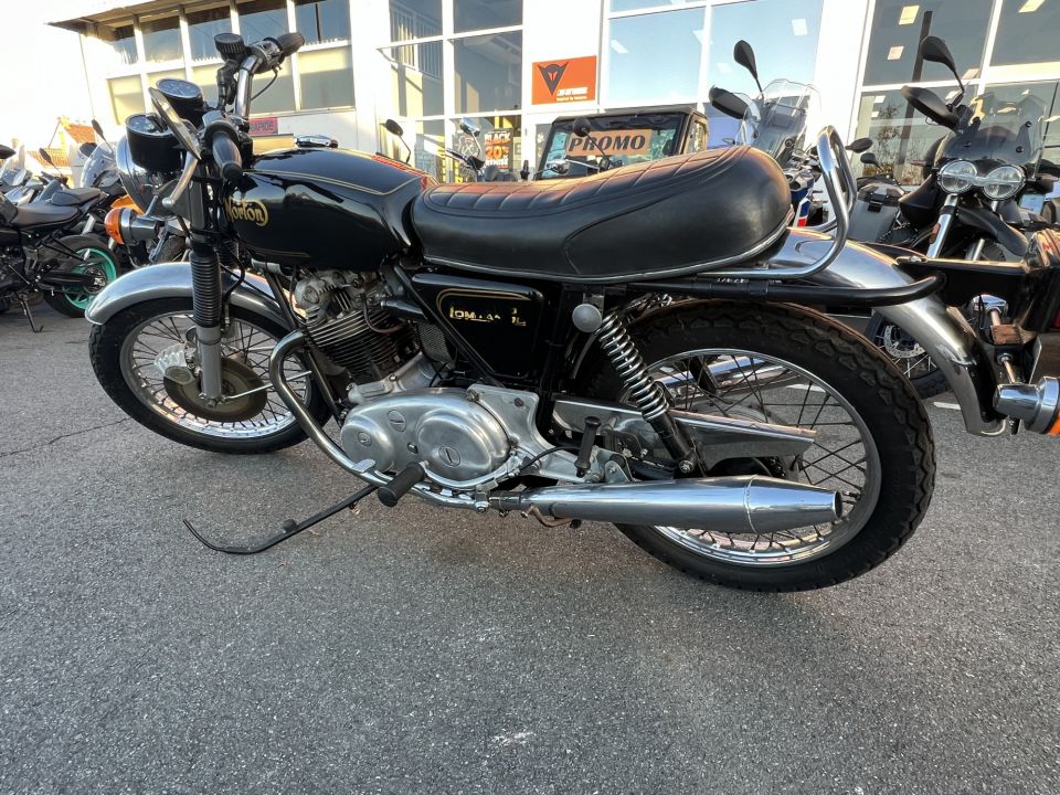 NORTON COMMANDO 4