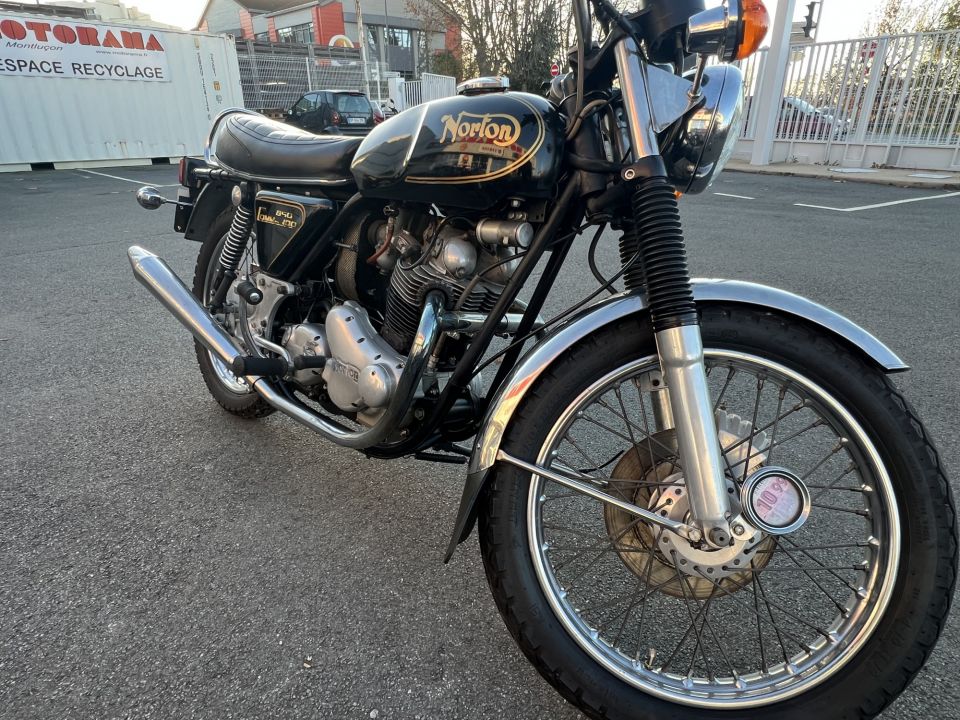 NORTON COMMANDO 4