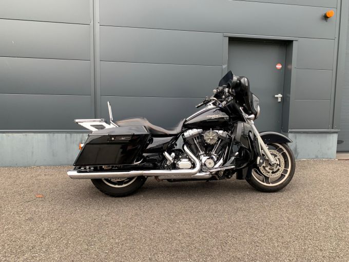 HARLEY-DAVIDSON TOURING STREET GLIDE 1690 4