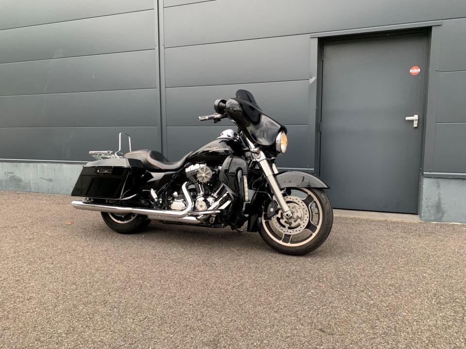 HARLEY-DAVIDSON TOURING STREET GLIDE 1690 4