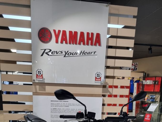 YAMAHA MT-07 Y-AMT 4