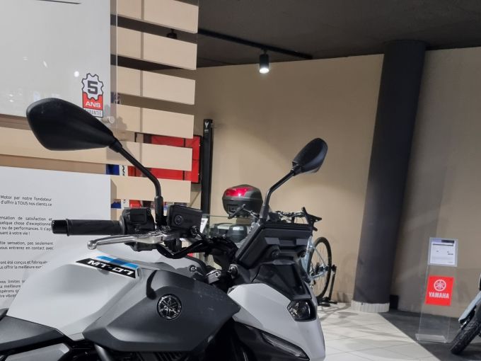 YAMAHA MT-07 Y-AMT 4