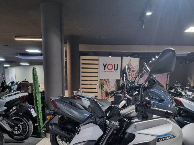YAMAHA MT-07 Y-AMT 4