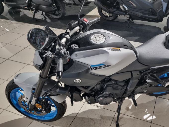 YAMAHA MT-07 Y-AMT 4