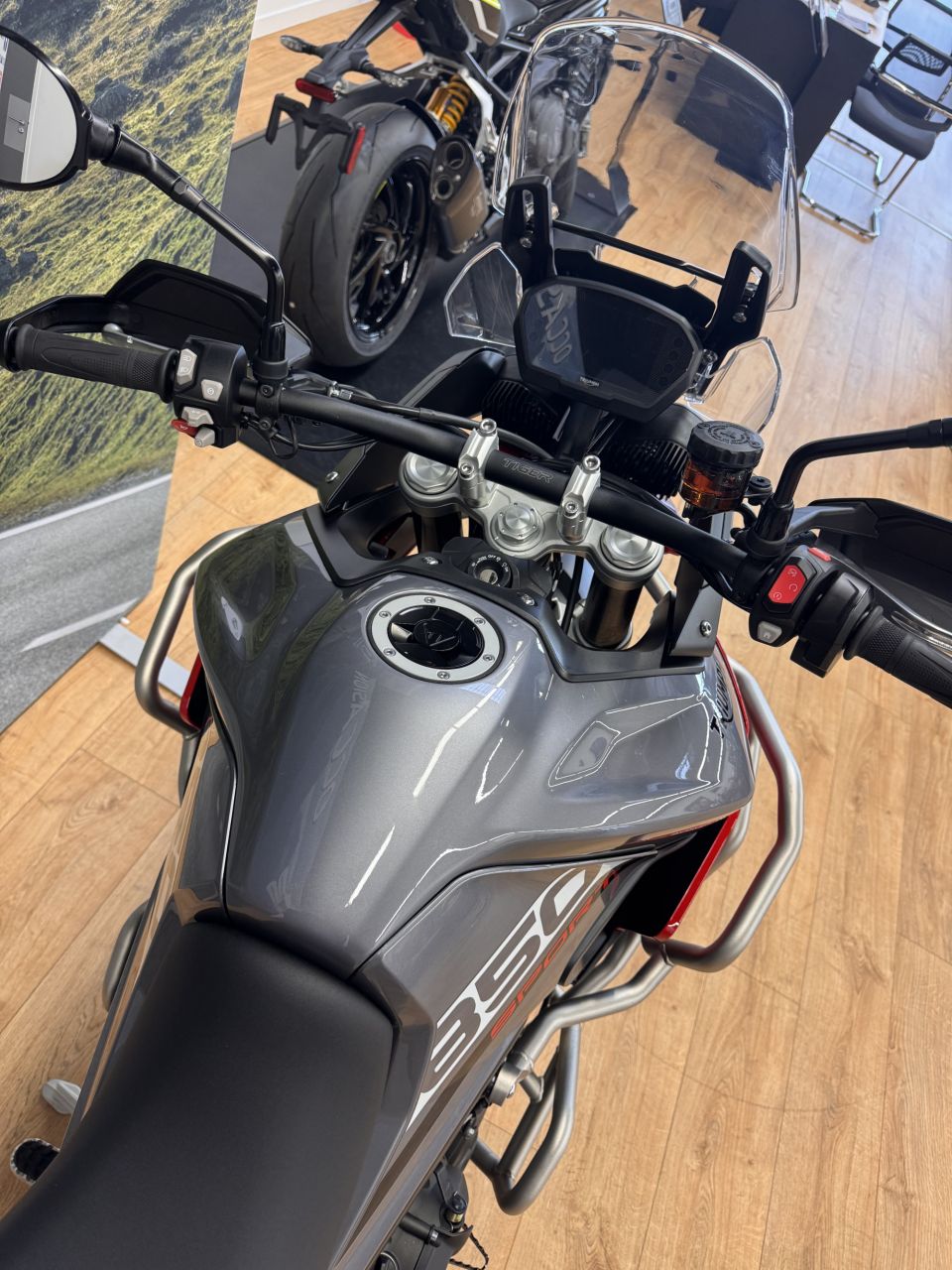 TRIUMPH TIGER 850 SPORT 4