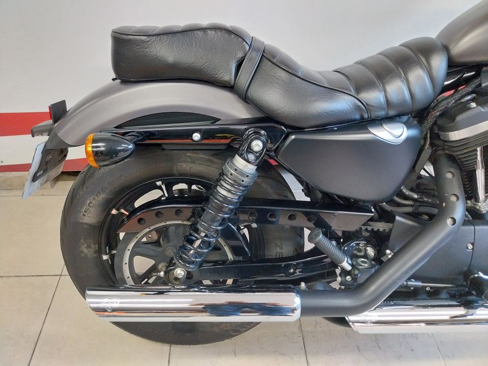 HARLEY-DAVIDSON SPORTSTER 883 IRON 4