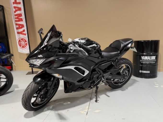 KAWASAKI NINJA 650 4