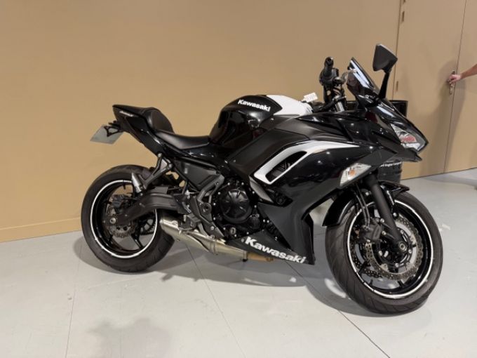 KAWASAKI NINJA 650 4