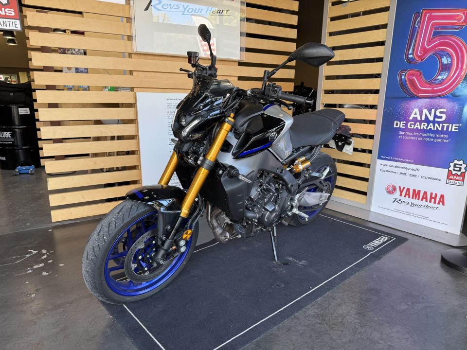YAMAHA MT-09 SP 4